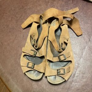 Tan colored Birkenstock Athens mens size 10